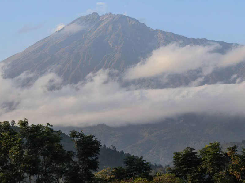 2 Days Mount Meru Hiking Safari