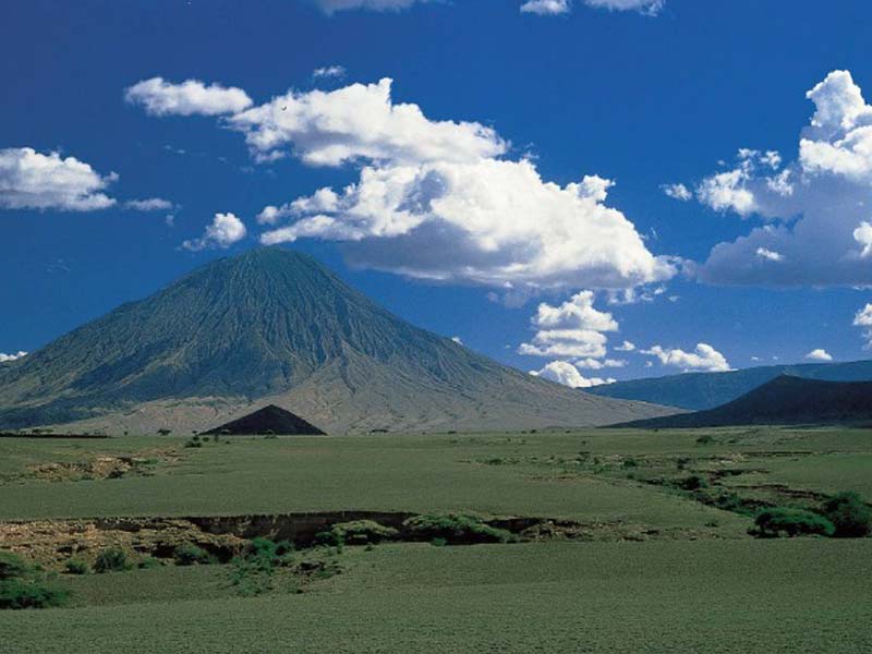 4 Days Mount Oldoinyo Lengai Hiking & Lake Natron Adventure